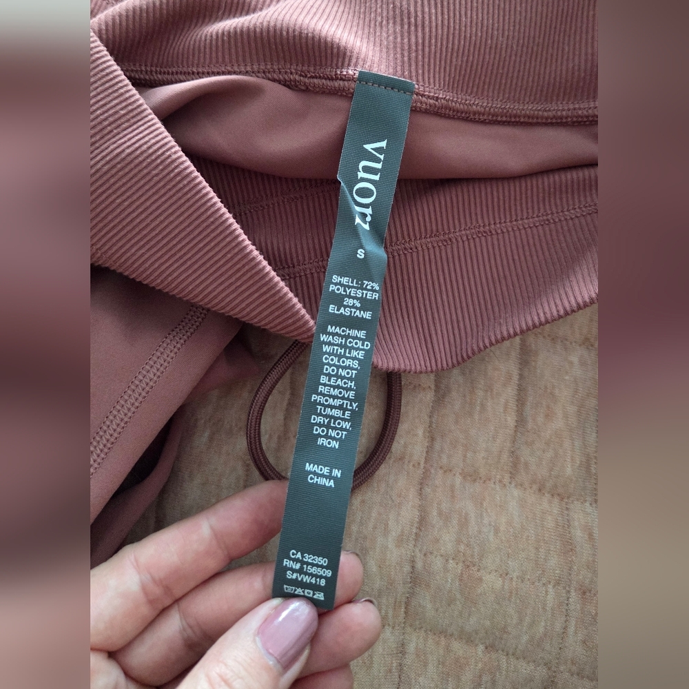 Vuori Daily Jogger NWT Rosewood - Picture 5 of 7